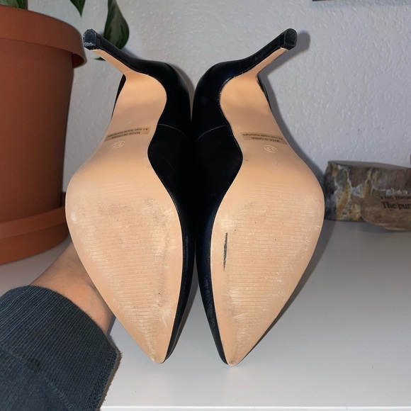 Black pumps (Almost brand new!) - Picture 4 of 8